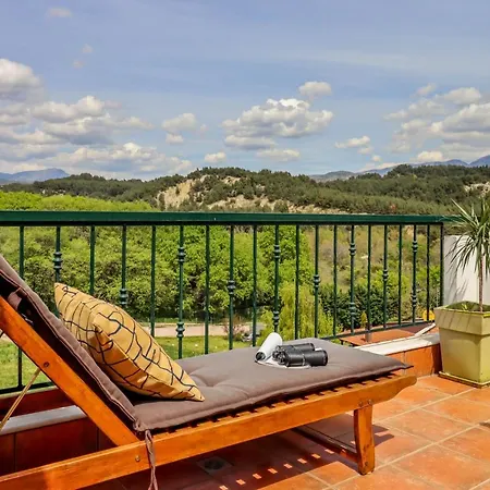 Acropolis With Parking Next To Center *