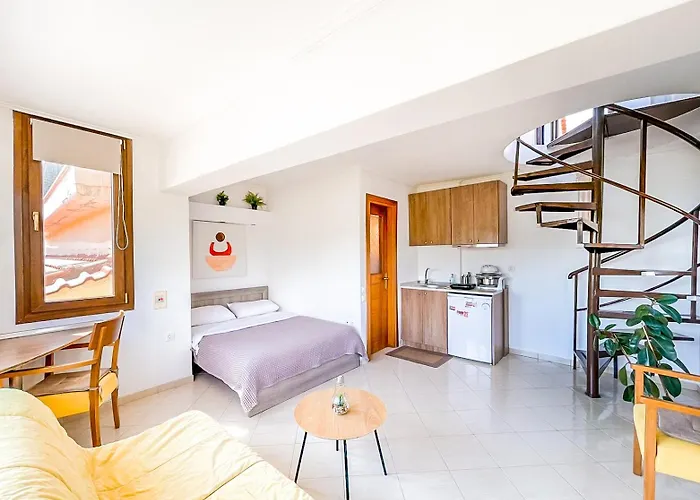 Acropolis With Parking Next To Center *